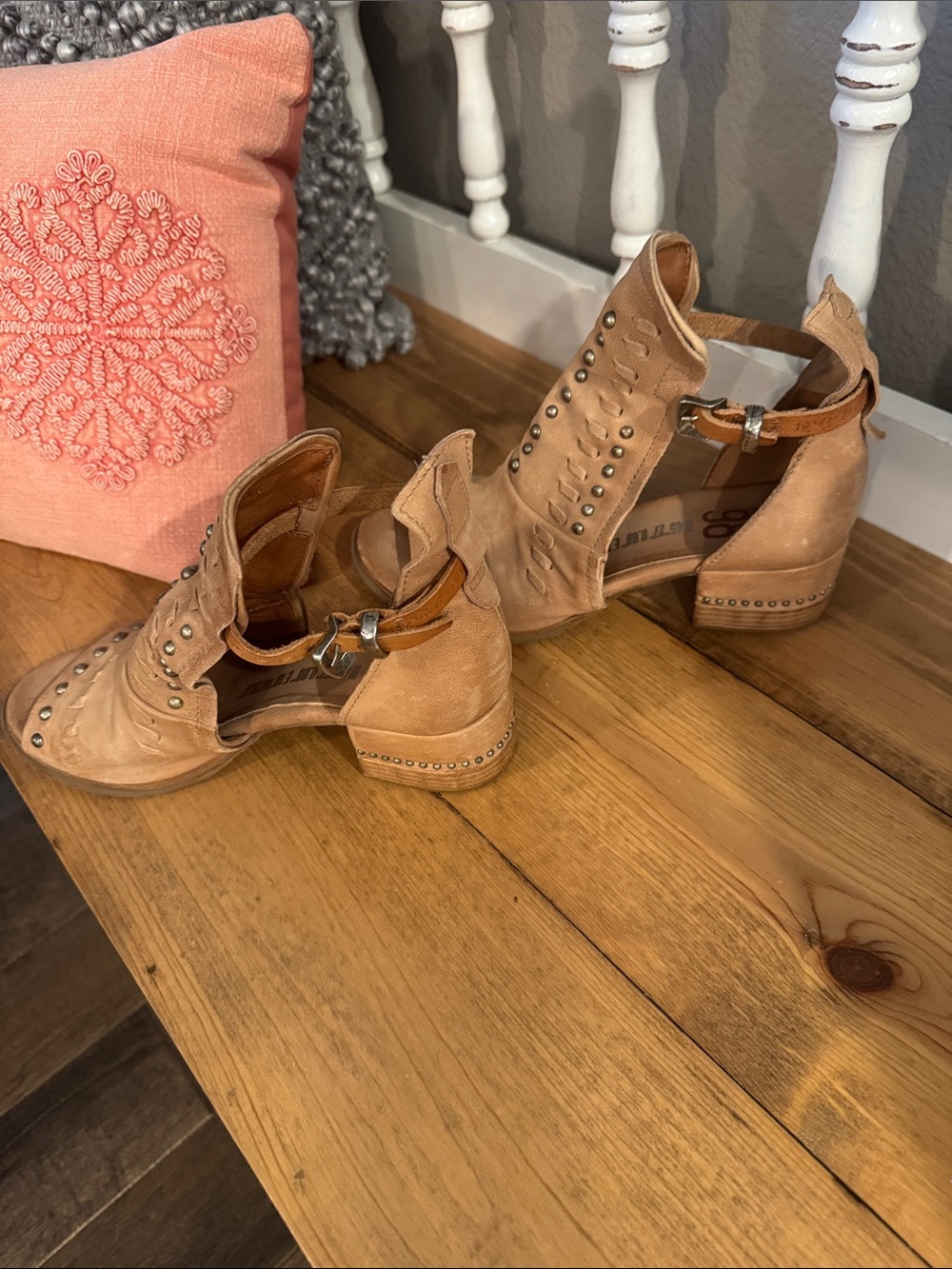 👡A.S. 98 EXCELLENT CONDITION! Womens Tan Studded Open-Toe Ankle Booties👡 - Picture 3 of 6